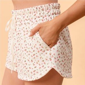 BLOGILATES NWT Women's Marshmallow Dolphin Shorts - Cream Floral XL